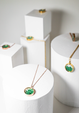 Collier Médaillon Vert profond doré à l'Or Rose - Charles Orwin